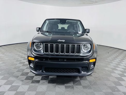 Used 2023 Jeep Renegade Latitude AWD/4WD image 3