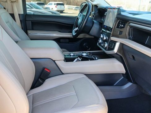 Used 2024 Ford Expedition Limited image 21