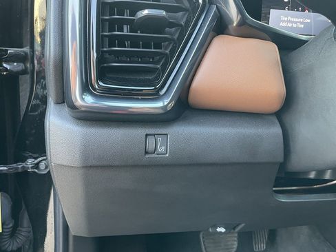 Used 2023 GMC Canyon AT4 w/ Technology Package image 12