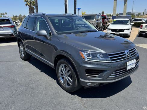 Used 2015 Volkswagen Touareg VR6 AWD/4WD image 2
