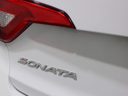 Used 2016 Hyundai Sonata Sport w/ Option Group 1V FWD image 23