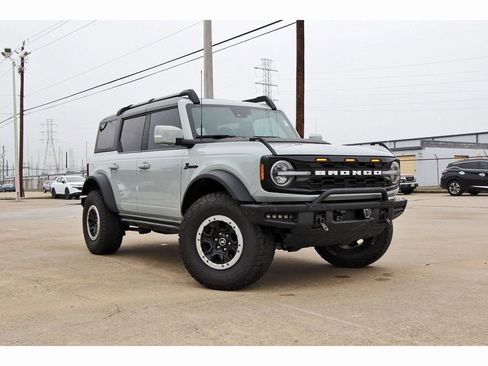 Used 2023 Ford Bronco Outer Banks w/ Sasquatch Package image 1