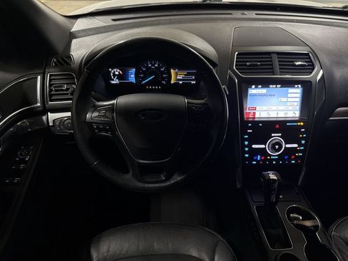 Used 2019 Ford Explorer Limited w/ Class III Trailer Tow Package FWD image 11