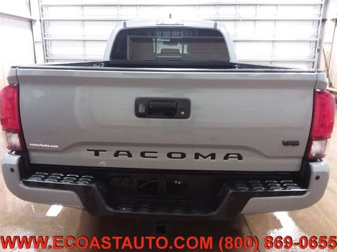Used 2018 Toyota Tacoma TRD Sport w/ Technology Package image 8