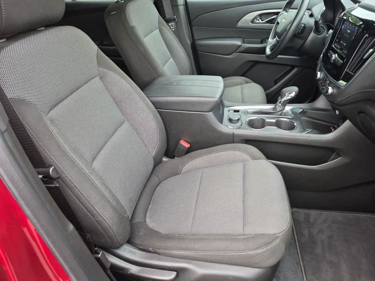 Used 2023 Chevrolet Traverse LT FWD image 23
