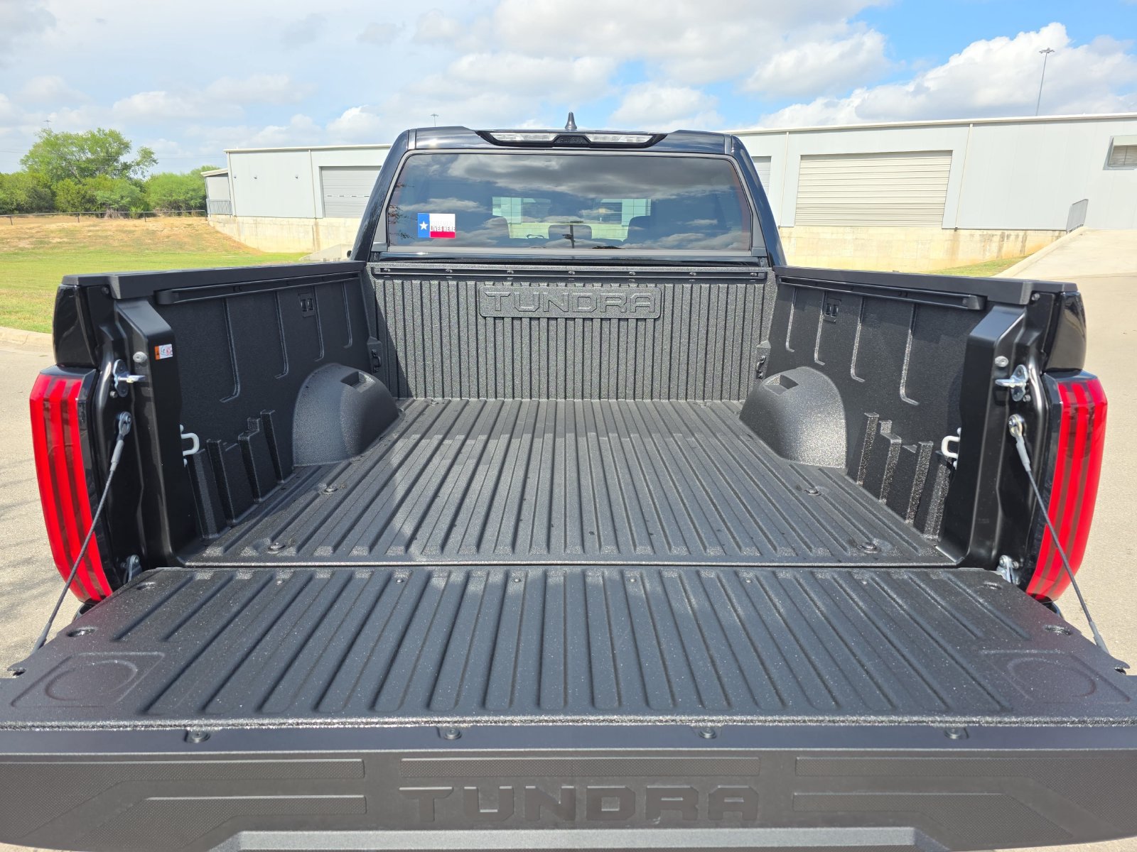 New 2026 Toyota Tundra SR5 w/ TRD Off-Road Premium Package AWD/4WD image 29