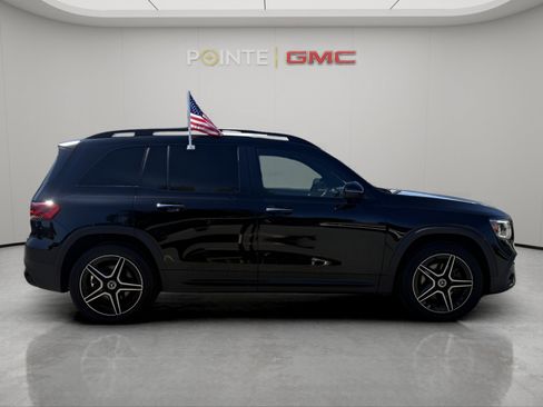 Used 2022 Mercedes-Benz GLB 250 4MATIC image 2