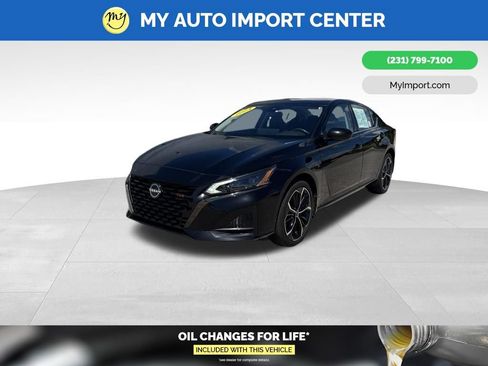 Used 2024 Nissan Altima 2.5 SR w/ SR Premium Package AWD/4WD image 3