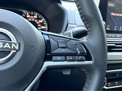 Used 2024 Nissan Altima 2.5 SR image 18