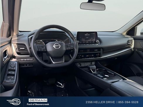 Used 2025 Nissan Rogue SV image 11