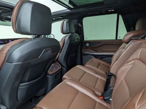 Used 2025 Lincoln Navigator Reserve image 37