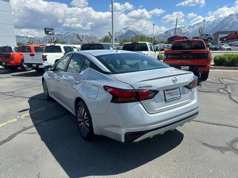 Used 2024 Nissan Altima 2.5 SV FWD image 8