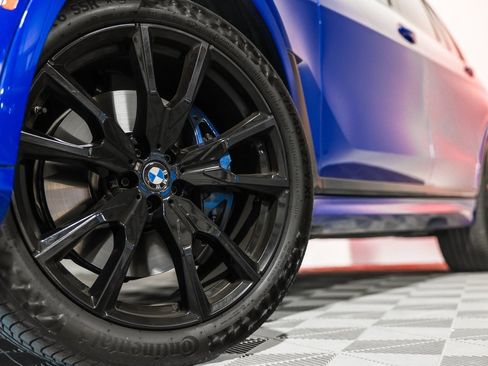 Used 2025 BMW X7 M60i image 10