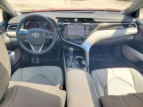 Used 2018 Toyota Camry XSE image 9
