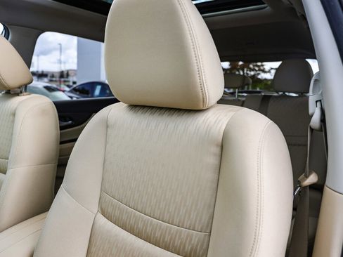 Used 2019 Nissan Rogue SV w/ Sun & Sound Touring Package FWD image 16