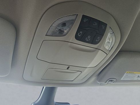 Used 2023 Chrysler Pacifica Touring-L image 29