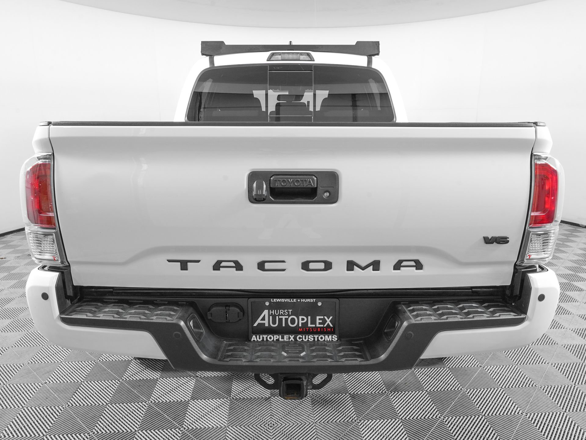 Used 2022 Toyota Tacoma TRD Sport w/ Technology Package AWD/4WD image 5