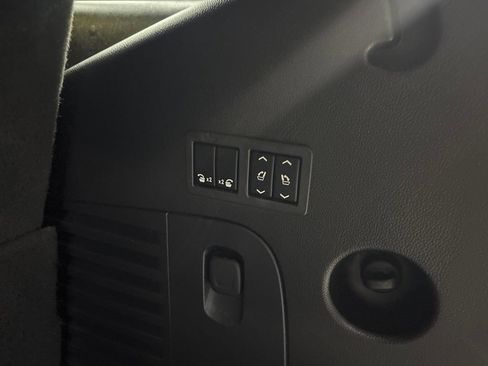 Used 2016 Cadillac Escalade Luxury RWD image 6