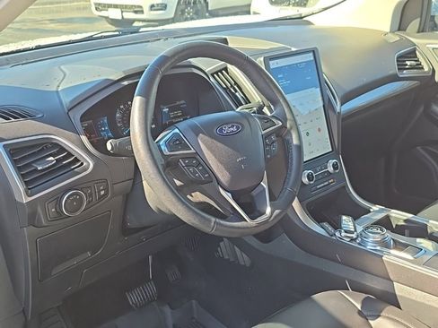Used 2024 Ford Edge SEL w/ Convenience Package image 12