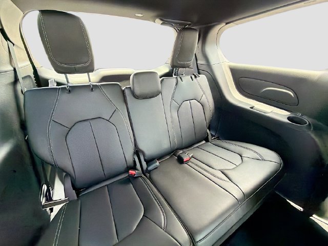 New 2027 Chrysler Pacifica Select FWD image 28