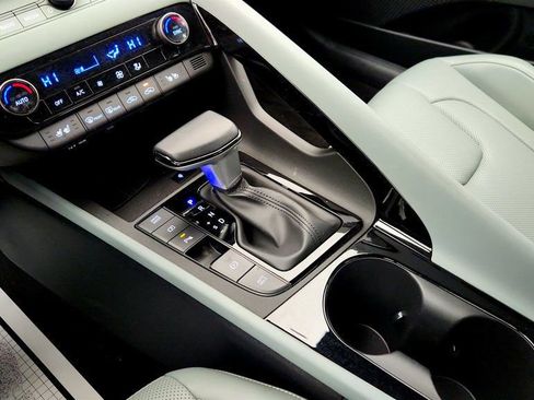 Used 2024 Hyundai Elantra Limited image 15