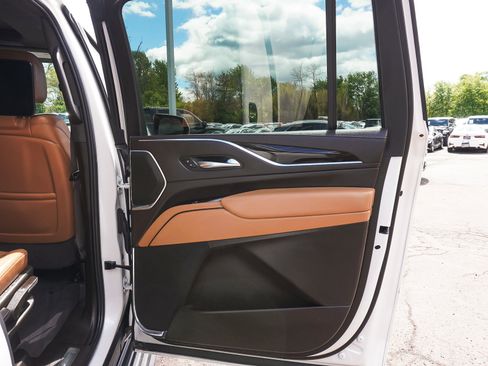 Used 2024 Cadillac Escalade ESV Premium Luxury w/ Performance Package AWD/4WD image 13