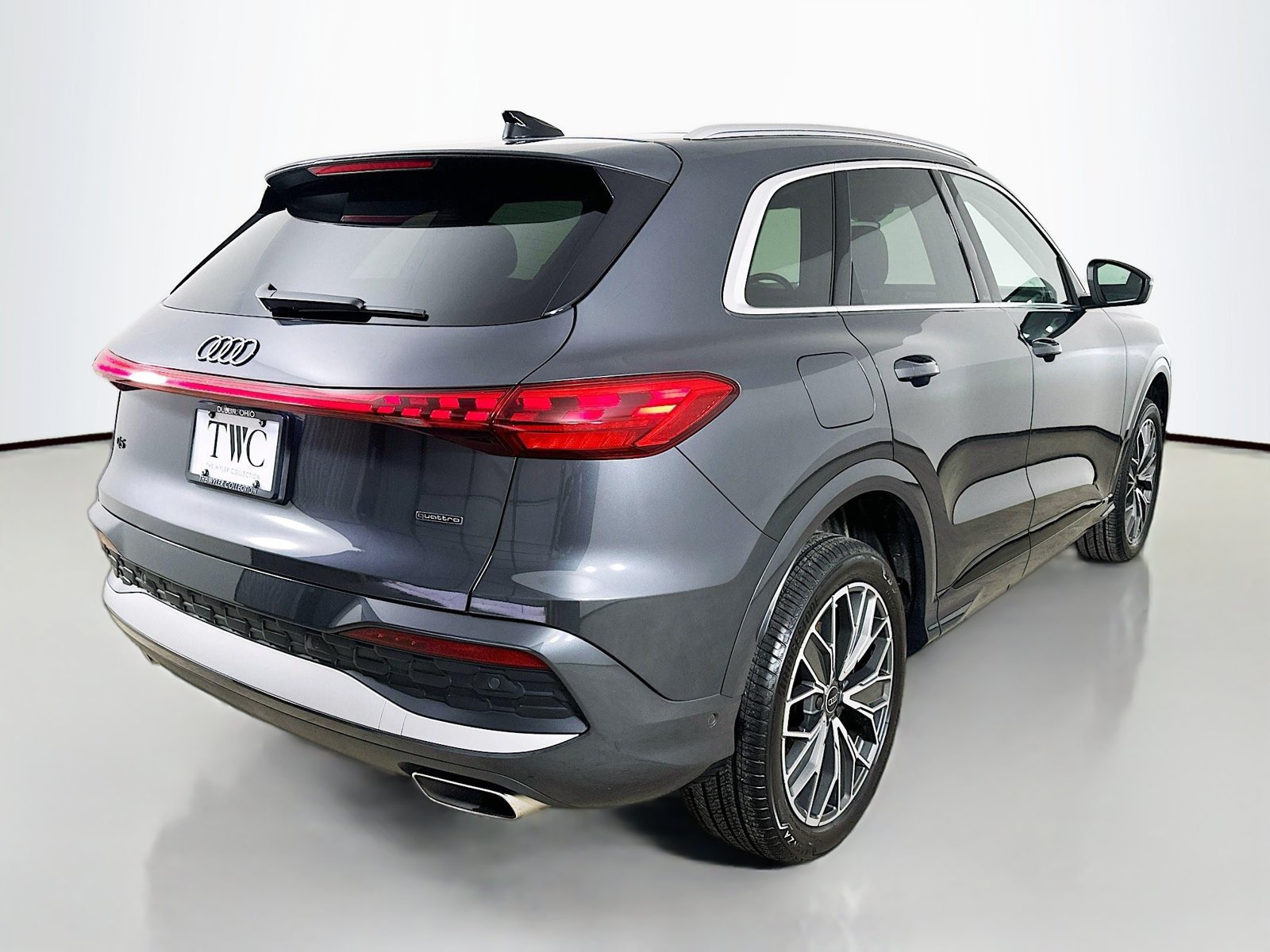 Used 2025 Audi Q5 Premium w/ Premium Plus AWD/4WD image 5