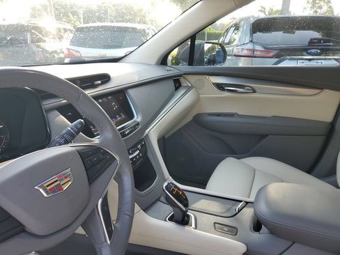 Certified 2018 Cadillac XT5 Luxury w/ Driver Awareness Package FWD image 23