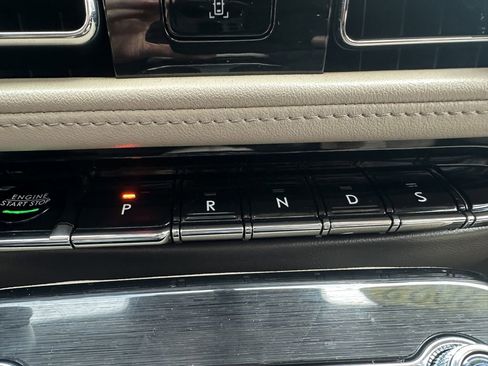 Used 2023 Lincoln Nautilus Reserve image 18