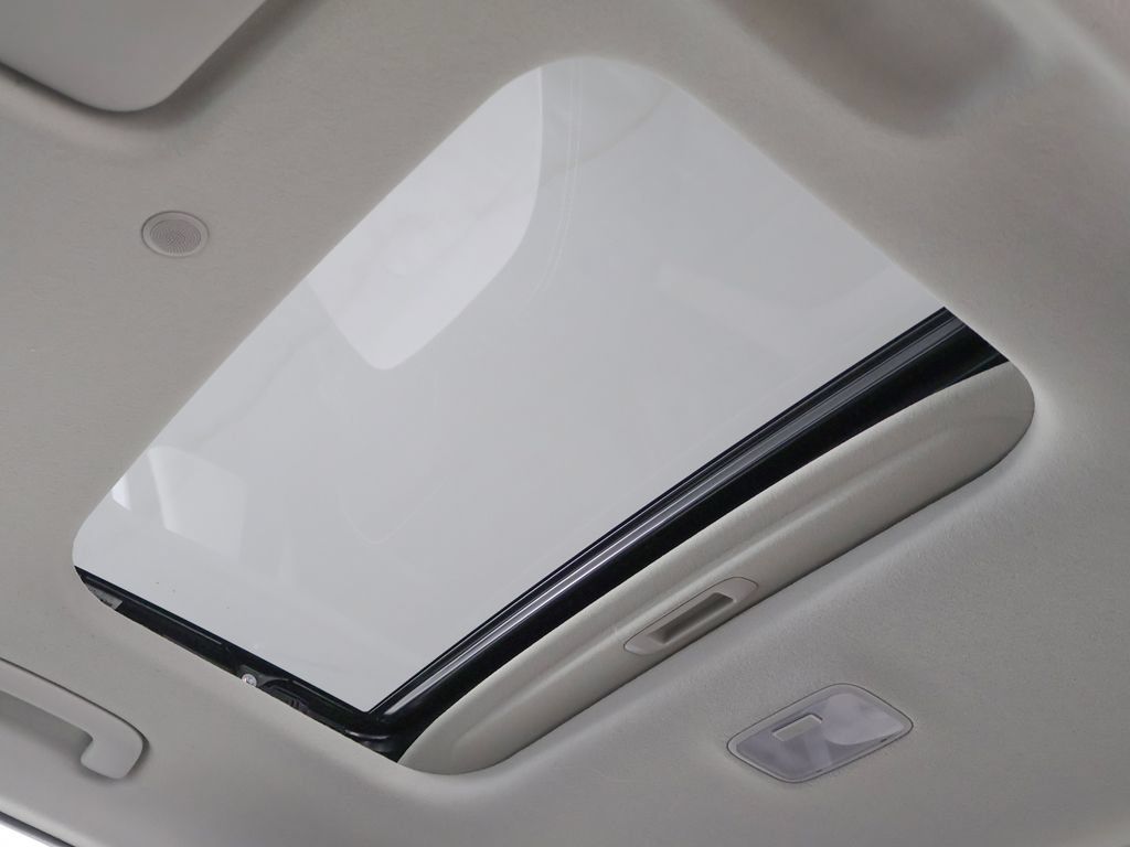 Certified 2026 Hyundai Venue SEL FWD image 16