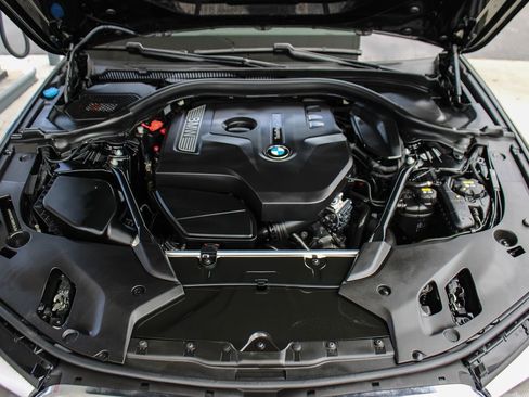 Used 2017 BMW 530i RWD image 12