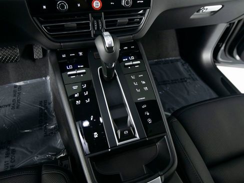 New 2026 Porsche Macan Turbo AWD/4WD image 27