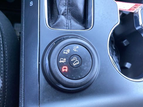 Used 2018 Ford Explorer XLT w/ Equipment Group 201A AWD/4WD image 25
