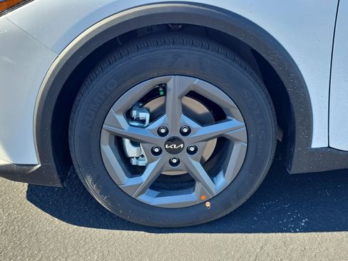New 2025 Kia K4 LXS image 35