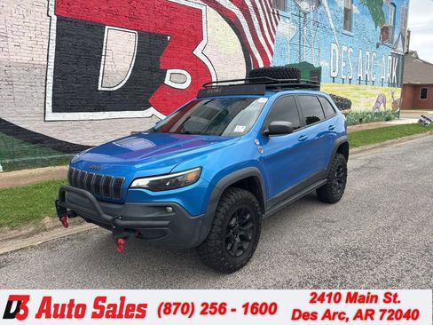 Used 2019 Jeep Cherokee Trailhawk AWD/4WD image 1
