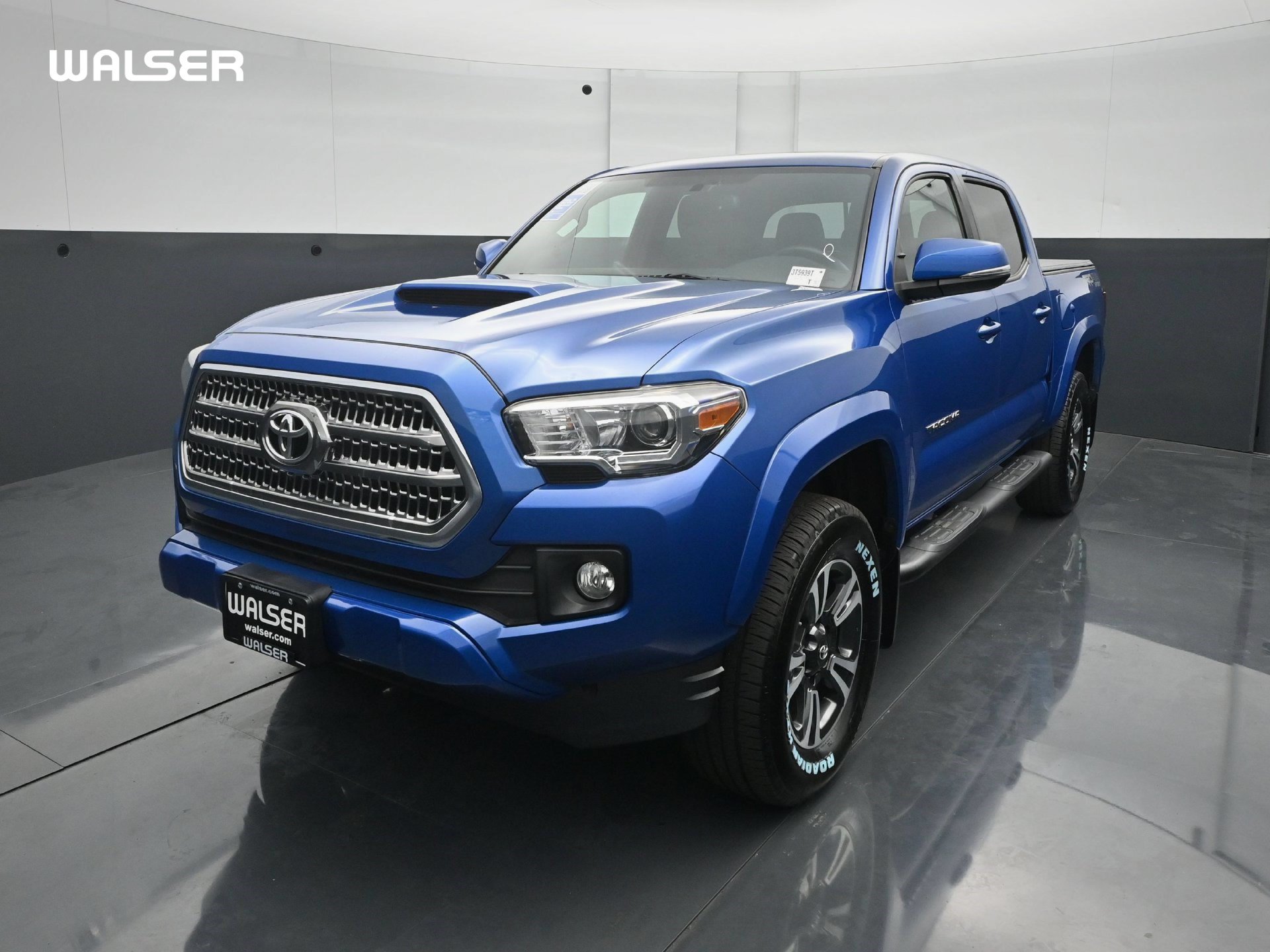Used 2017 Toyota Tacoma TRD Sport w/ Premium & Technology Package AWD/4WD image 1