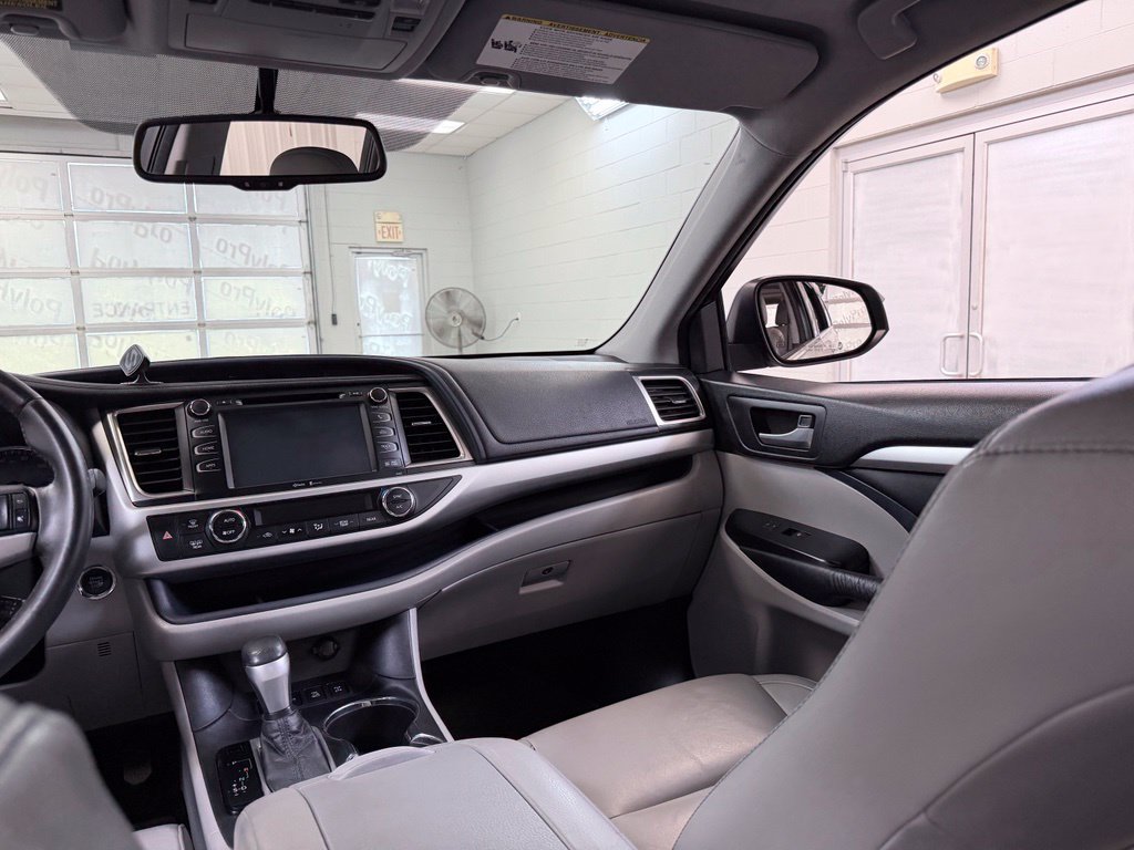 Used 2015 Toyota Highlander XLE AWD/4WD image 31