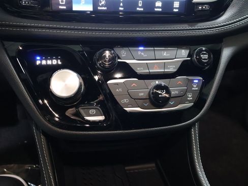 New 2026 Chrysler Pacifica Limited image 23