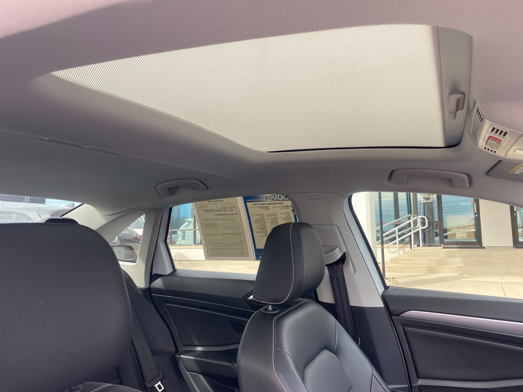 Used 2024 Volkswagen Jetta SE w/ Panoramic Sunroof Package FWD image 20
