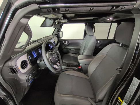 Certified 2025 Jeep Wrangler Unlimited Sahara w/ Safety Group AWD/4WD image 17
