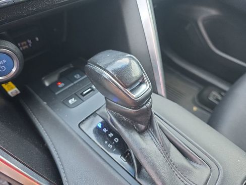 Used 2021 Toyota Venza LE AWD/4WD image 21