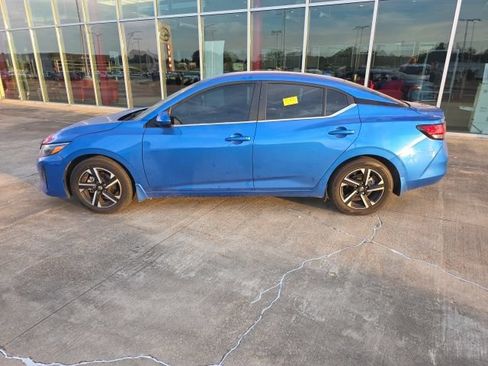 Used 2024 Nissan Sentra SV FWD image 2