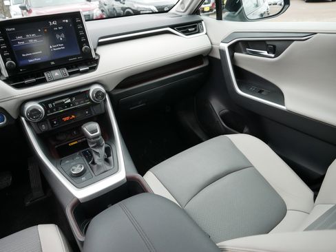 Used 2022 Toyota RAV4 Limited image 11