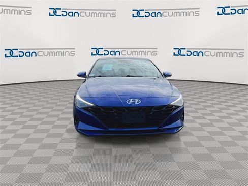 Used 2023 Hyundai Elantra SEL image 3