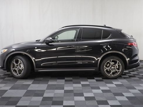 Used 2023 Alfa Romeo Stelvio Ti AWD/4WD image 4