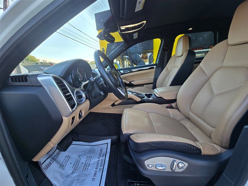Used 2018 Porsche Cayenne AWD/4WD image 12