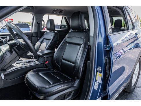 Used 2021 Ford Explorer XLT w/ Equipment Group 202A AWD/4WD image 8