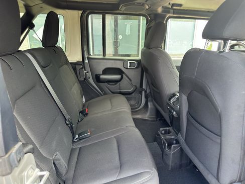 Used 2022 Jeep Wrangler Unlimited Sport AWD/4WD image 13