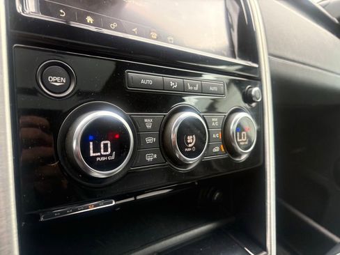 Used 2019 Land Rover Discovery HSE AWD/4WD image 23