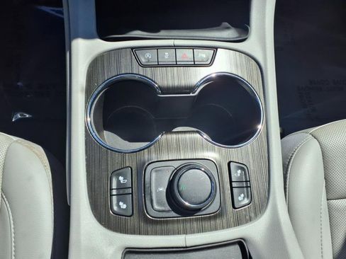 Certified 2023 GMC Acadia SLT image 13